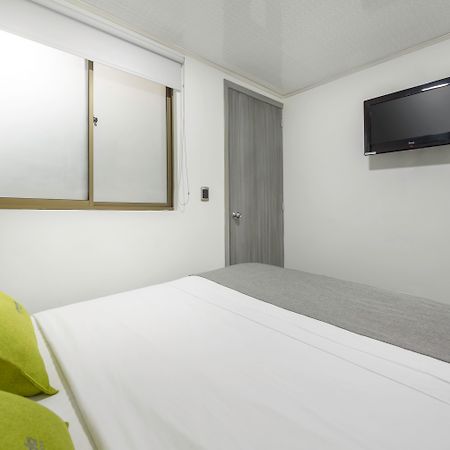 Ayenda 1024 Agora Inn Hotel Богота Экстерьер фото